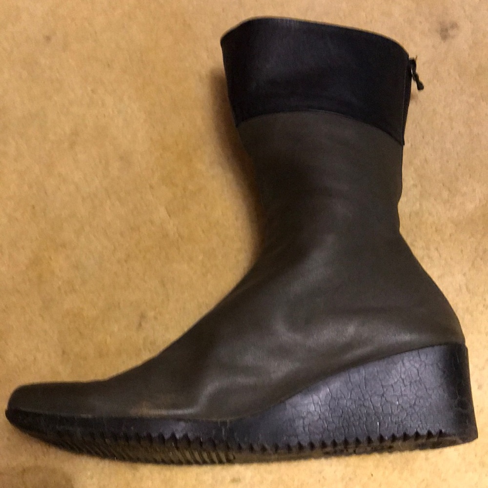Arche Ankle Boot vintage 2001 size 9 or 9.5 Olive & Black leather